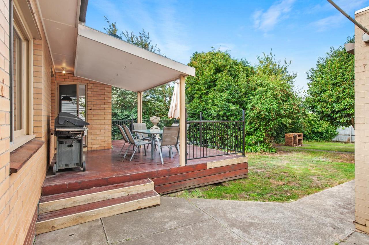 Villa Family Friendly, Sleeps 8, Big Backyard, Pet Friendly Ballarat Exterior foto